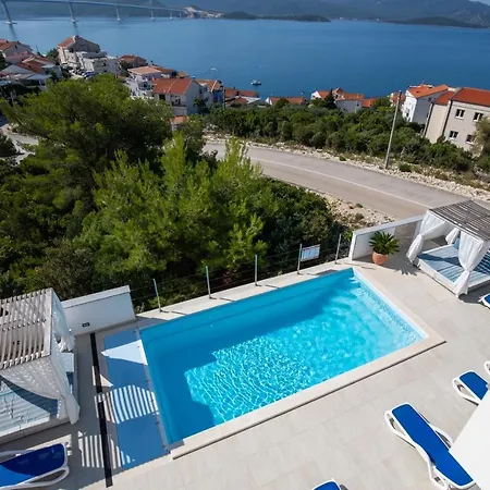 Apartament Mare *