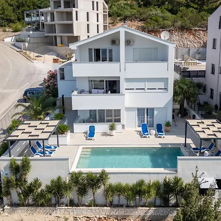 Apartament Mare *