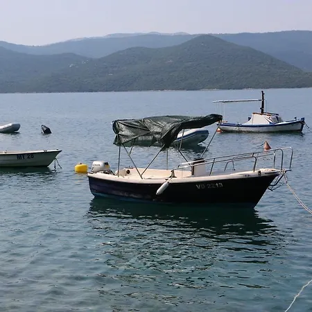 شقة Mare